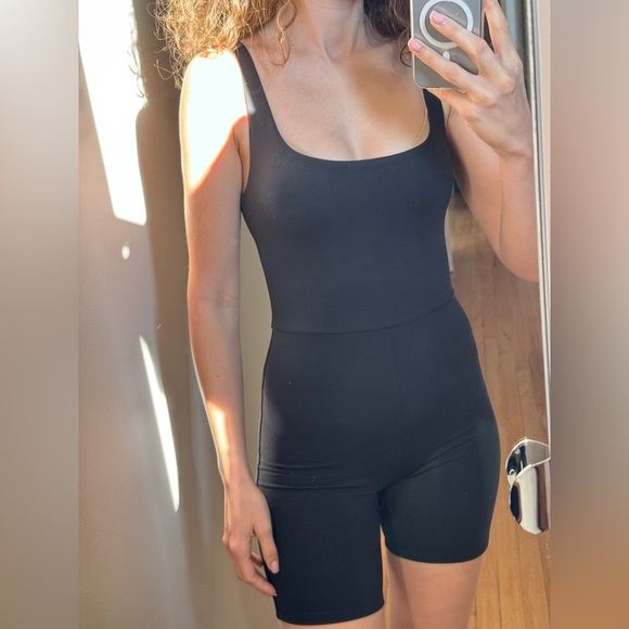 Babaton Contour Bodysuit Black Shorts In Size SMALL - Picture 4 of 9